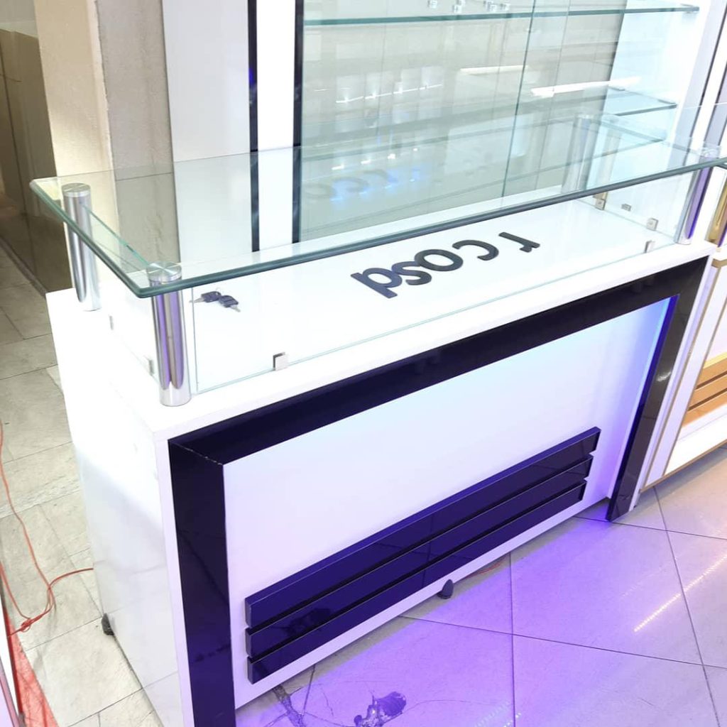 ویترین فروشگاهی ام دی اف مدل RM777